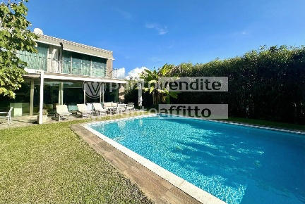 Foto Villa unifamiliare a Lucca Santissima Annunziata di 200 m² in vendita