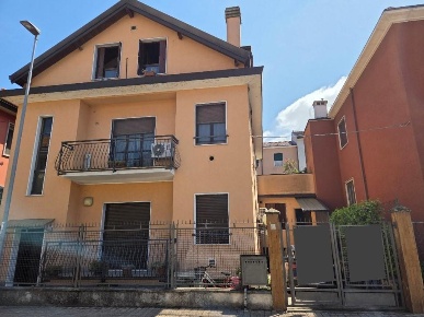 Foto Appartamento a Rozzano Centro di 155 m² con 3 locali in vendita