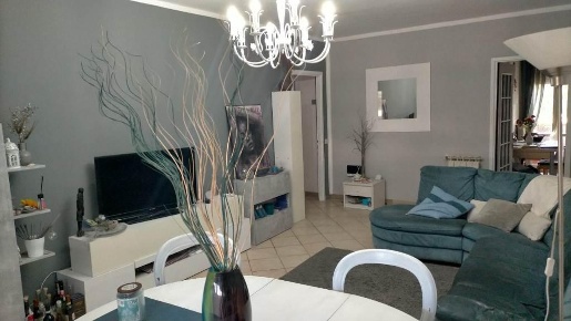 Foto Appartamento a Carrara Avenza di 110 m² con 5 locali in vendita