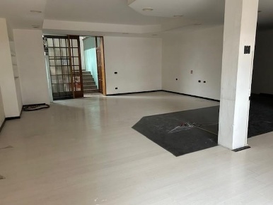 Foto Locale commerciale a Siena Lizza - Camollia di 400 m² con 2 locali