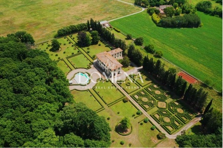 Foto Villa unifamiliare a Monteriggioni di 1022 m² con 32 locali in vendita