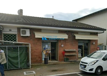 Foto Locale commerciale a Montignoso Ronchi - Poveromo di 50 m² in affitto