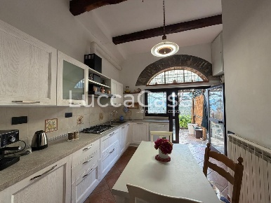 Foto Villa unifamiliare a Borgo a Mozzano Centro di 100 m² con 6 locali