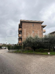 Foto Appartamento in Via Caligola 8b, Aprilia Centro di 66 m² con 3 locali