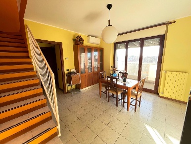 Foto Appartamento in Via giramo 10, Abbiategrasso di 83 m² con 3 locali