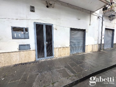 Foto Negozio in Via NAPOLI 00, Pomigliano d'Arco Centro di 60 m² in affitto