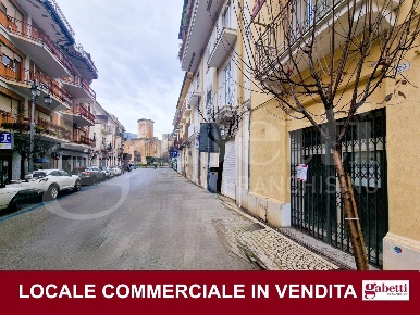 Foto Negozio in Corso Italia 25, Fondi Centro di 80 m² con 1 locali