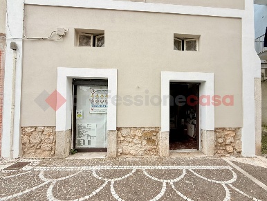 Foto Negozio in Cavour, Gaeta di 60 m² con 2 locali in affitto