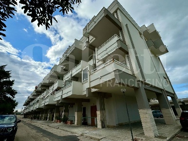 Foto Ufficio in LUNGOMARE UGO LORUSSO, Bari Palese di 60 m² con 2 locali