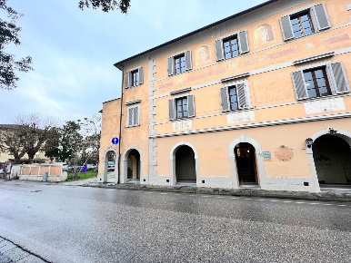 Foto Ufficio a Ponsacco Centro di 110 m² con 4 locali in affitto