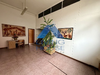 Foto Capannone industriale in Via Indipendenza, Muggiò Centro di 482 m²