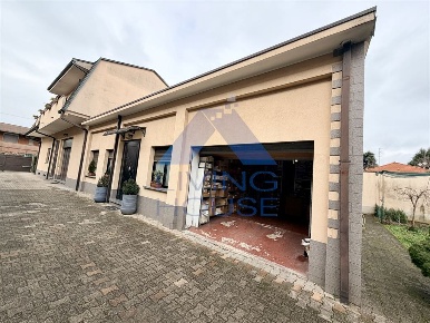 Foto Capannone industriale in Via Indipendenza, Muggiò Centro di 482 m²