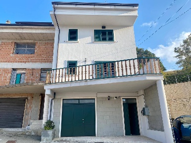 Foto Casa indipendente in Via Cavalieri di Malta, Alberona di 272 m²