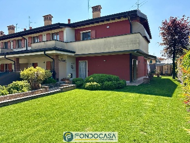 Foto Villa a schiera a Rovato Centro di 215 m² con 6 locali in vendita