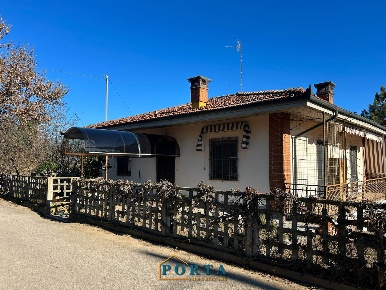 Foto Villa unifamiliare in Località Pià 10b, Piozzo di 199 m² con 5 locali