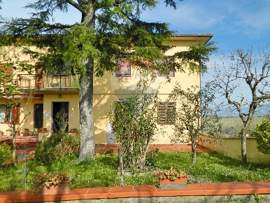 Foto Appartamento in VIA CERRETANA 134, Vinci di 208 m² con 11 locali