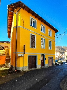 Foto Case semi ndipendenti a Cengio di 135 m² con 5 locali in vendita
