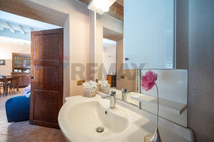 Foto Case semi ndipendenti a Commessaggio Centro di 429 m² con 7 locali