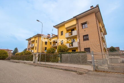 Foto Appartamento in Via A. Gramsci 90/92, Magenta Centro di 80 m²