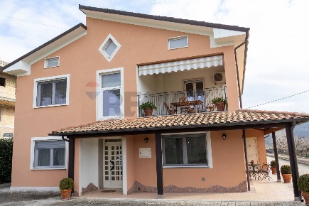 Foto Case semi ndipendenti a Ripa Teatina Foro di 418 m² con 11 locali