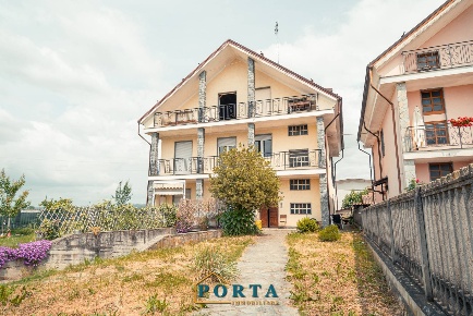 Foto Appartamento in Via per Farigliano 18, Carrù di 129 m² con 4 locali