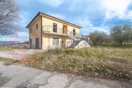 Foto Casa indipendente in Via Campo Del Fico snc, Santopadre di 210 m²