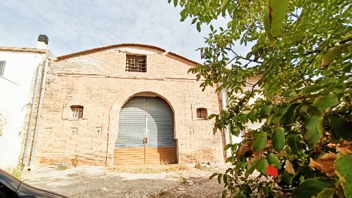 Foto Capannone industriale in Località Montaratro SNC, Lucera di 184 m²