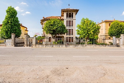 Foto Villa unifamiliare a Piadena Drizzona Piadena di 500 m² con 10 locali
