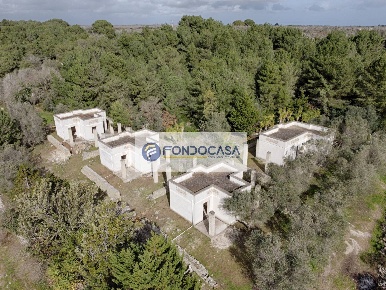 Foto Villa unifamiliare a Palmariggi di 200 m² con 16 locali in vendita