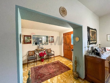 Foto Villa unifamiliare in Via Pessina 7, Viggiù Centro di 325 m²
