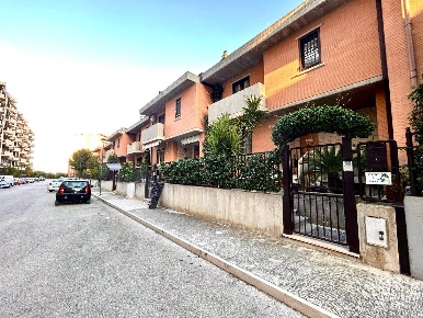 Foto Villa a schiera in VIA PIRANDELLO, Lucera Centro di 273 m² in vendita