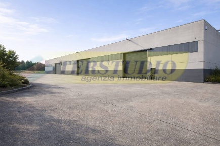 Foto Capannone industriale in via giuseppe Garibaldi snc, Calusco d'Adda