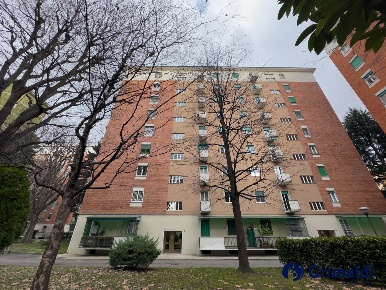 Foto Appartamento in Via San Gimignano 5, Milano Lorenteggio di 90 m²