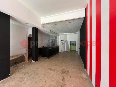 Foto Negozio in gaetano donizetti, Arezzo San Leo di 119 m² con 2 locali