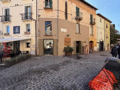 Foto Negozio in del Leone, Terni Centro Storico di 110 m² con 3 locali