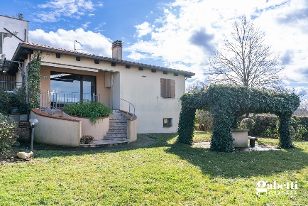 Foto Villa unifamiliare in Strada cava della rena 16, Tavullia di 419 m²