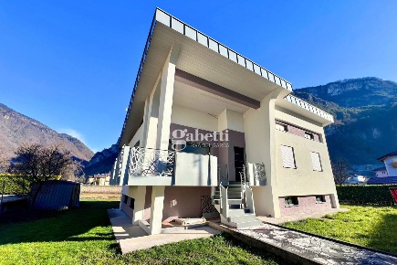 Foto Villa singola in Via San Floriano 40, Storo Centro di 260 m²