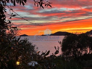 Foto Hotel a Lerici Lerici Paese di 200 m² con 30 locali in vendita