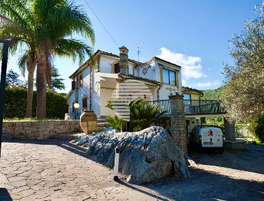 Foto Villa unifamiliare a Torretta di 479 m² con 15 locali in vendita