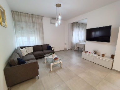Foto Appartamento a Carrara Marina di Carrara di 90 m² con 4 locali