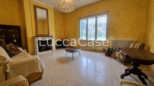 Foto Villa unifamiliare a Lucca Balbano di 200 m² con 13 locali in vendita