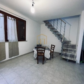 Foto Appartamento a Casole d'Elsa di 64 m² con 4 locali in vendita