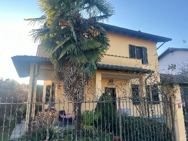 Foto Villa unifamiliare a Alessandria Litta Parodi di 178 m² con 6 locali