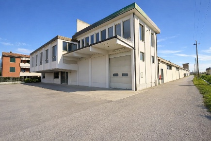 Foto Capannone industriale a Bientina Centro di 3300 m² con 10 locali