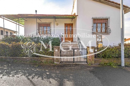 Foto Casa indipendente a Santa Maria a Monte Centro di 315 m² con 8 locali
