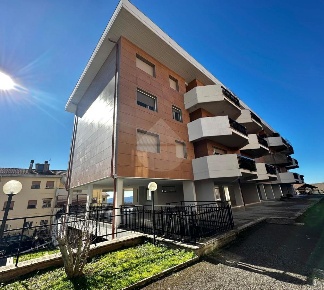 Foto Attico in Piazza Giovanni Falcone, Ronciglione di 151 m² con 4 locali