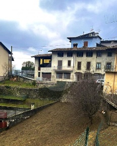 Foto Casa indipendente in Via de Ocha, Gandino di 188 m² con 7 locali
