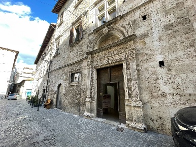 Foto Locale commerciale a Ascoli Piceno di 130 m² con 10 locali in vendita