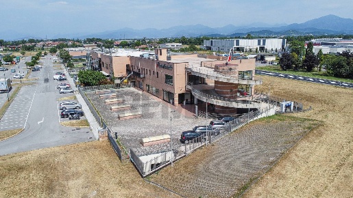 Foto Attività commerciale a Cavernago Triangolo Di Cavernago di 2860 m²