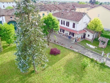 Foto Casa indipendente a Alessandria Villa del Foro di 200 m² con 7 locali